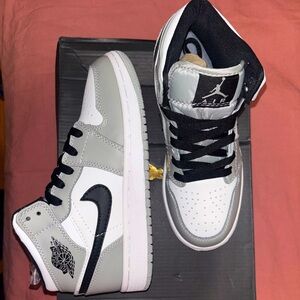 Air Jordan Mid 1!